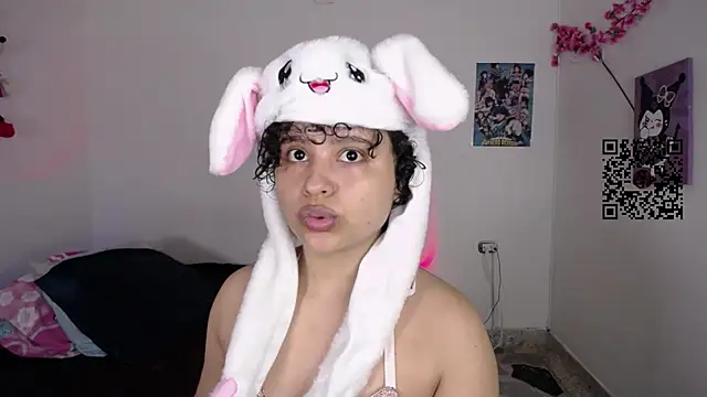 lou cute online show from 11/11/25, 09:09