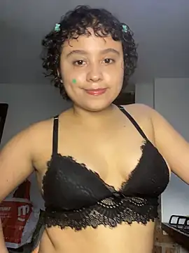 Snapshot of lou_cute chatting on 05/12/26, 02:41 lou cute online show from 05/12/26, 02:41
