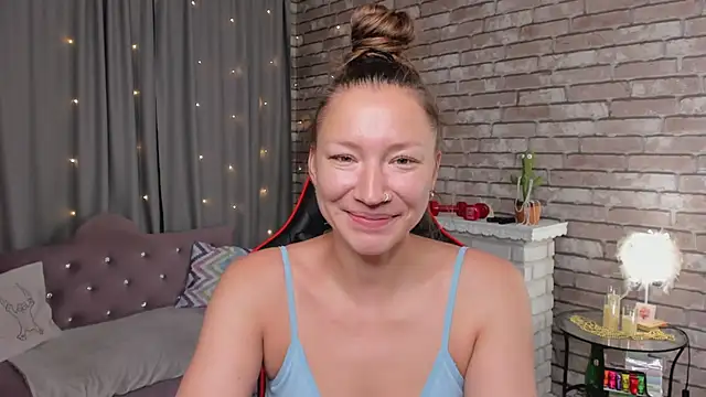 Snapshot of SarahCoksss chatting on 05/03/26, 12:27 SarahCoksss online show from 05/03/26, 12:27