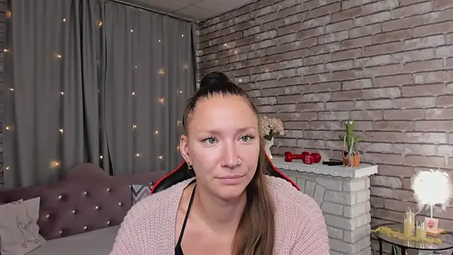 Snapshot of SarahCoksss chatting on 05/24/26, 12:37 SarahCoksss online show from 05/24/26, 12:37