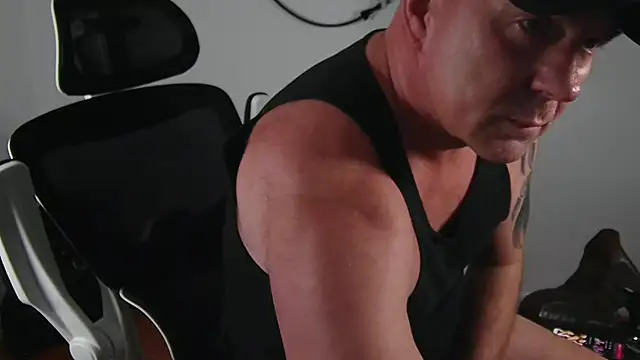 ManlyPrisonGuy online show from 12/18/24, 08:03