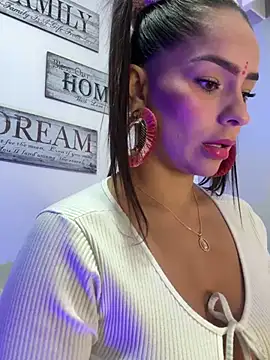 Snapshot of Mau_White chatting on 01/05/25, 01:35 Mau White online show from 01/05/25, 01:35