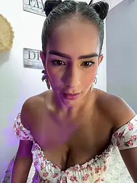 Snapshot of Mau_White chatting on 01/21/25, 05:20 Mau White online show from 01/21/25, 05:20