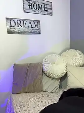 Snapshot of Mau_White chatting on 01/25/25, 11:43 Mau White online show from 01/25/25, 11:43