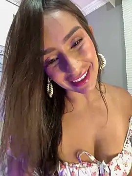 Snapshot of Mau_White chatting on 02/24/25, 09:31 Mau White online show from 02/24/25, 09:31