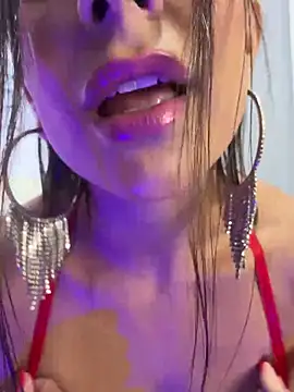 Snapshot of Mau_White chatting on 03/05/25, 12:38 Mau White online show from 03/05/25, 12:38