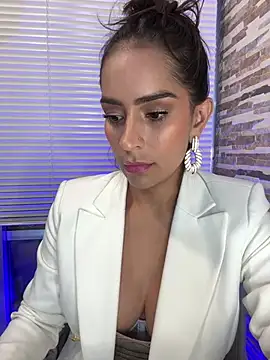 Snapshot of Mau_White chatting on 03/13/25, 01:43 Mau White online show from 03/13/25, 01:43