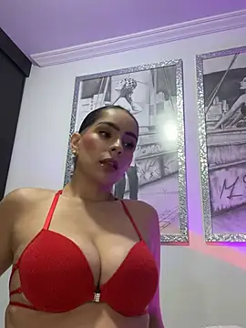 Snapshot of Mau_White chatting on 06/02/26, 12:01 Mau White online show from 06/02/26, 12:01