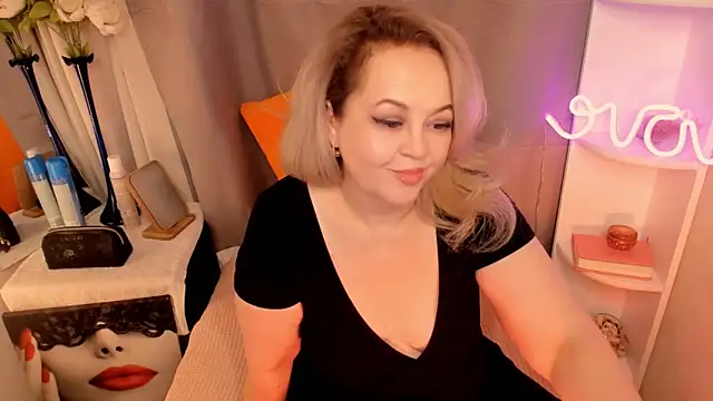 Snapshot of ShannaKingson chatting on 02/06/25, 10:32 ShannaKingson online show from 02/06/25, 10:32