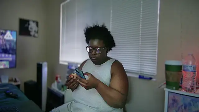 Yagurl  west online show from 02/06/25, 10:21