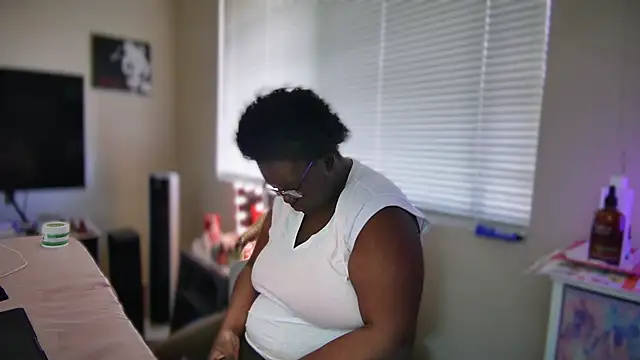 Yagurl  west online show from 02/08/25, 09:04