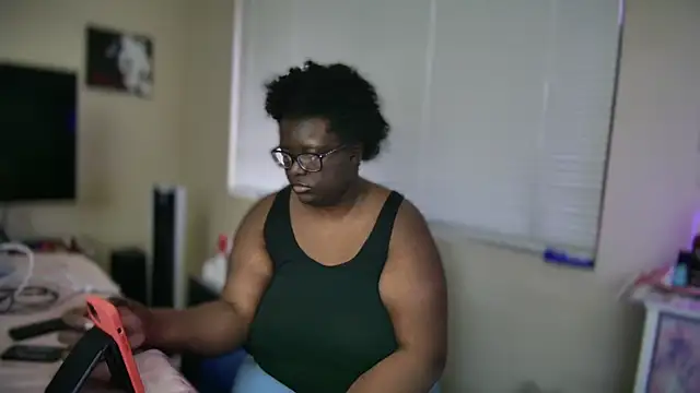 Yagurl  west online show from 02/12/25, 12:58