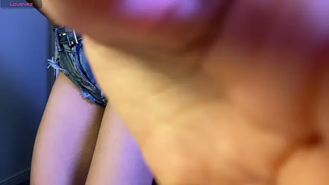 viviann evans online show from 12/02/25, 01:22