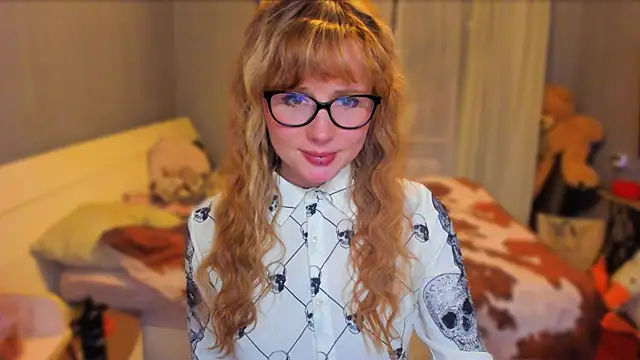 Snapshot of KlementinaBbG chatting on 10/13/25, 08:20 KlementinaBbG online show from 10/13/25, 08:20