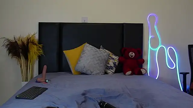 RosesRRed online show from 12/16/24, 02:36