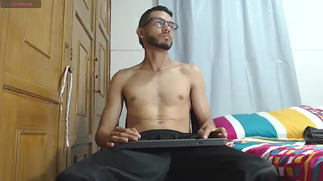 Snapshot of russthiago chatting on 05/06/26, 02:11 russthiago online show from 05/06/26, 02:11