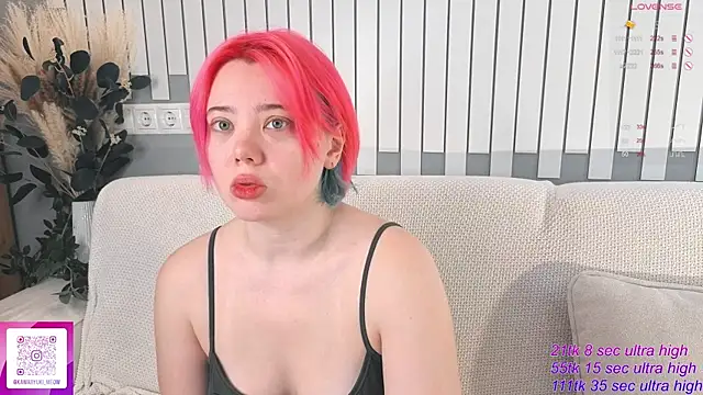   KawaiiYuki   online show from 11/17/25, 06:41