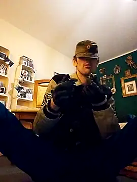 Snapshot of prolltop chatting on 10/07/25, 12:19 prolltop online show from 10/07/25, 12:19