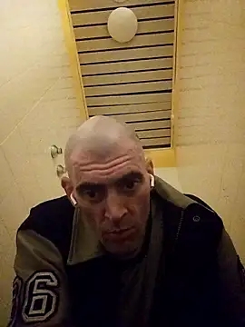 Snapshot of prolltop chatting on 10/13/25, 01:05 prolltop online show from 10/13/25, 01:05