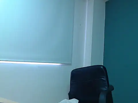 danna- roouss online show from 10/05/25, 02:48