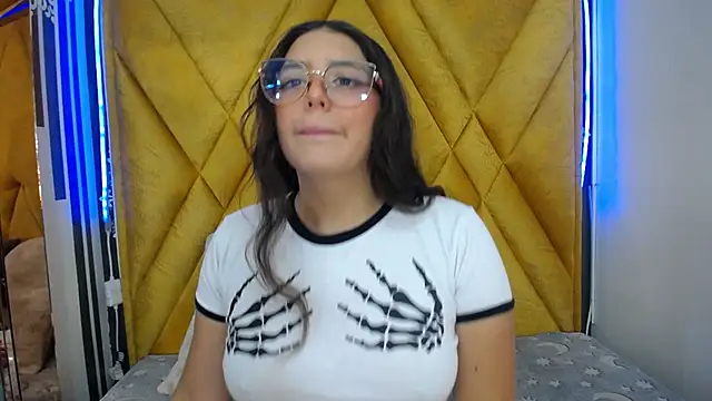 Paola Lyon  online show from 02/07/25, 11:56