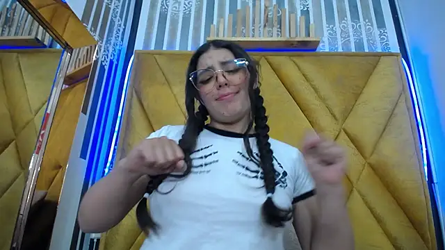 Paola Lyon  online show from 02/07/25, 06:02