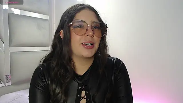 Paola Lyon  online show from 03/05/25, 07:17