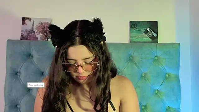 Paola Lyon  online show from 09/12/25, 06:52