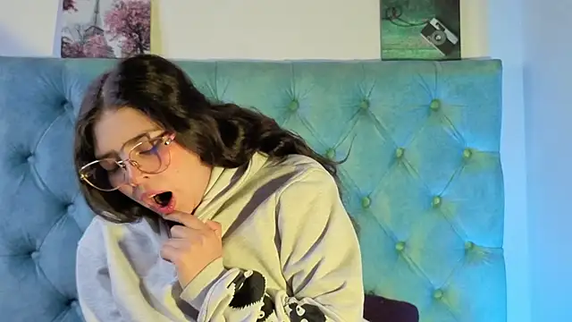 Paola Lyon  online show from 09/29/25, 12:21