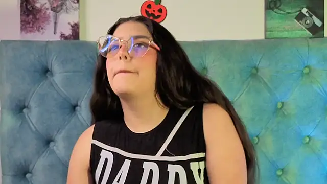 Paola Lyon  online show from 10/20/25, 01:00