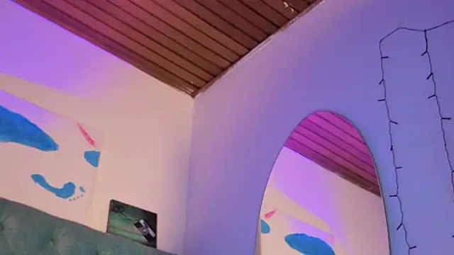 Paola Lyon  online show from 04/16/26, 09:39