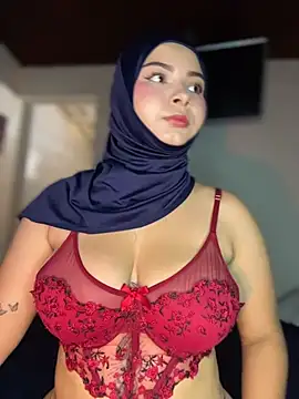 Snapshot of aneesa_darzi chatting on 06/23/26, 05:00 aneesa darzi online show from 06/23/26, 05:00