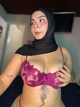Snapshot of aneesa_darzi chatting on 07/01/26, 06:29 aneesa darzi online show from 07/01/26, 06:29