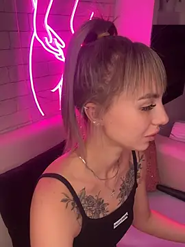 MiaMinx online show from 12/29/24, 10:25