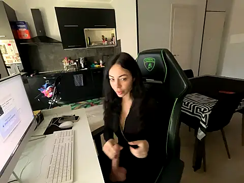 Chloe Ricci online show from 11/03/25, 07:53