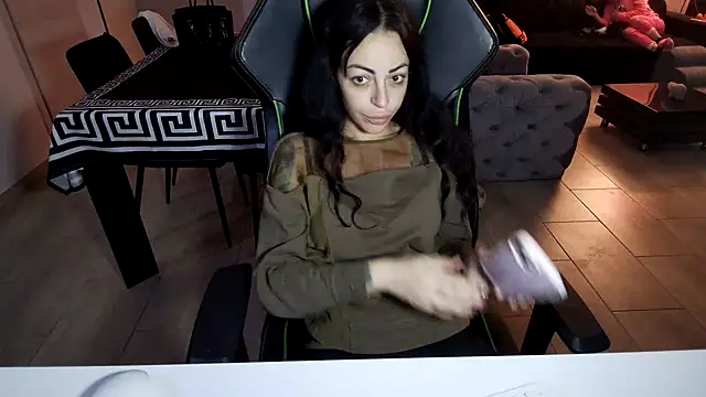 Chloe Ricci online show from 11/08/25, 08:29