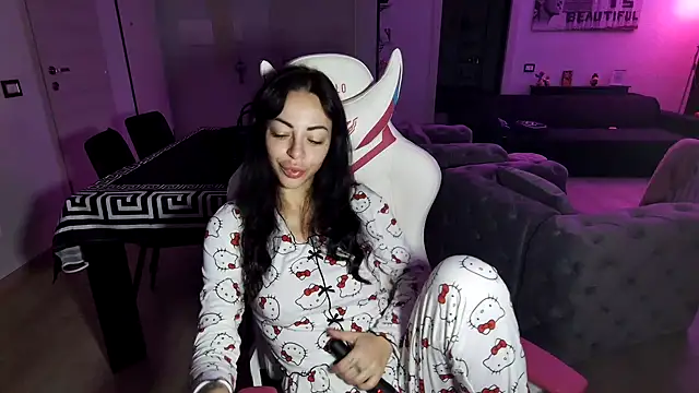 Chloe Ricci online show from 11/21/25, 04:44