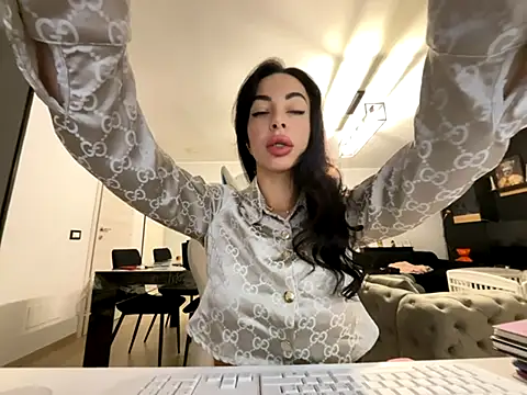 Chloe Ricci online show from 11/24/25, 07:52