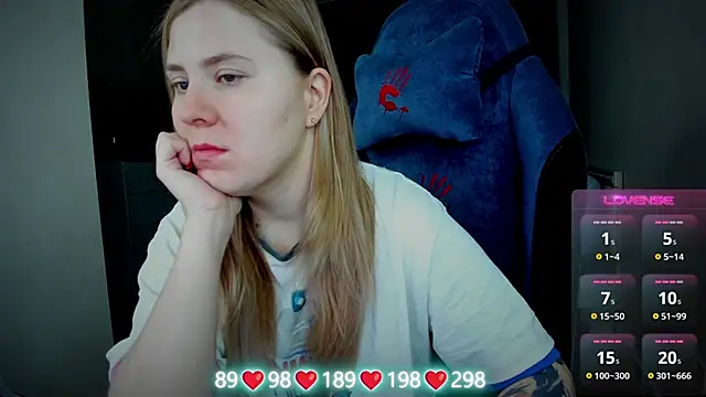 Olivia Munk online show from 11/05/25, 04:12