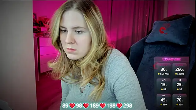 Olivia Munk online show from 11/27/25, 04:25