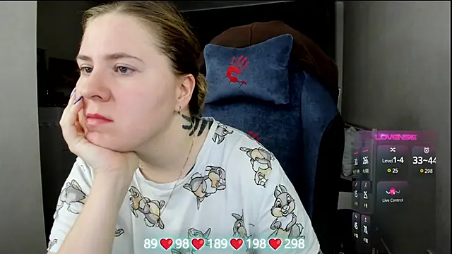 Olivia Munk online show from 11/29/25, 03:31