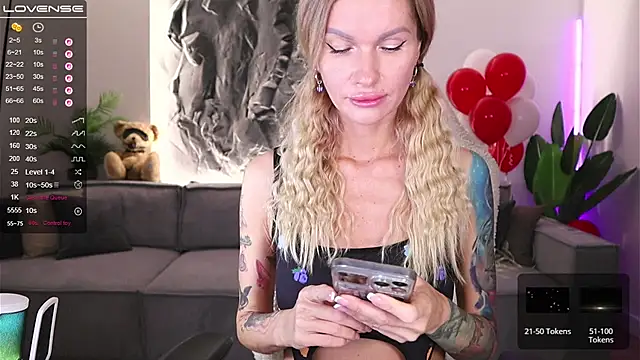 Snapshot of Break-me-Shake-me chatting on 10/07/25, 10:51 Break-me-Shake-me online show from 10/07/25, 10:51