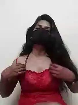 Snapshot of Shuttii_25 chatting on 12/05/24, 06:00 Shuttii 25 online show from 12/05/24, 06:00