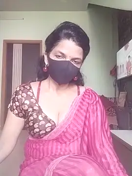 Snapshot of Shuttii_25 chatting on 10/14/25, 04:35 Shuttii 25 online show from 10/14/25, 04:35