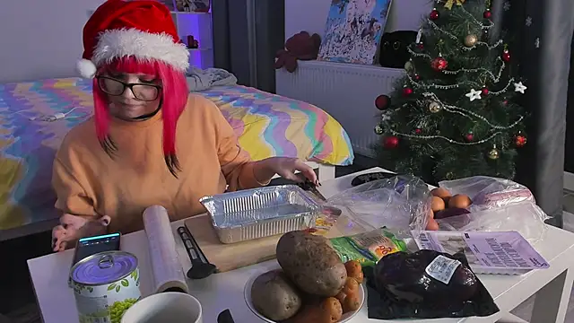 Yumi Youkai online show from 12/31/24, 02:36