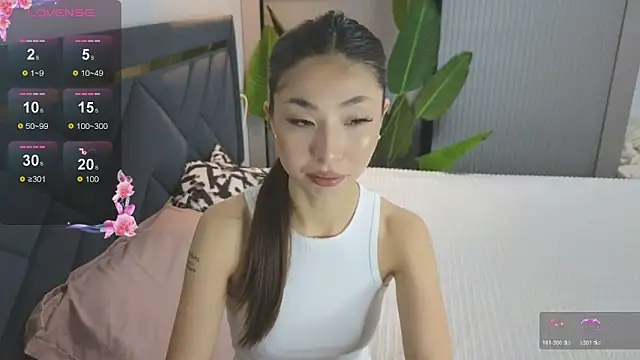 Snapshot of TrishaRey chatting on 11/22/25, 04:33 TrishaRey online show from 11/22/25, 04:33