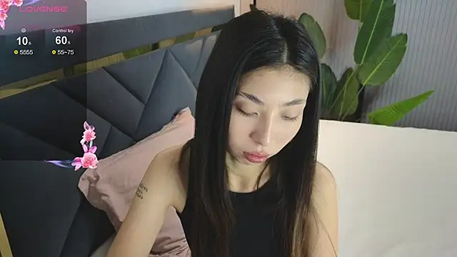 Snapshot of TrishaRey chatting on 11/25/25, 05:18 TrishaRey online show from 11/25/25, 05:18