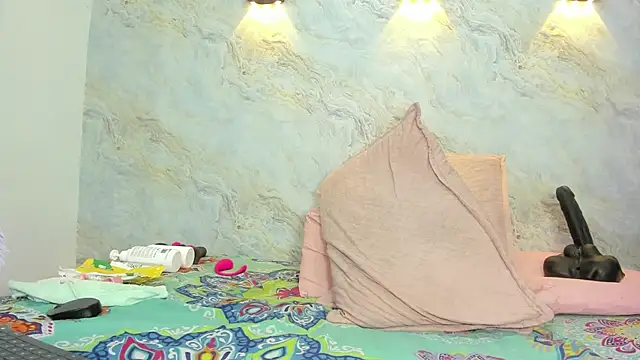 jones maddy  online show from 03/14/25, 11:56