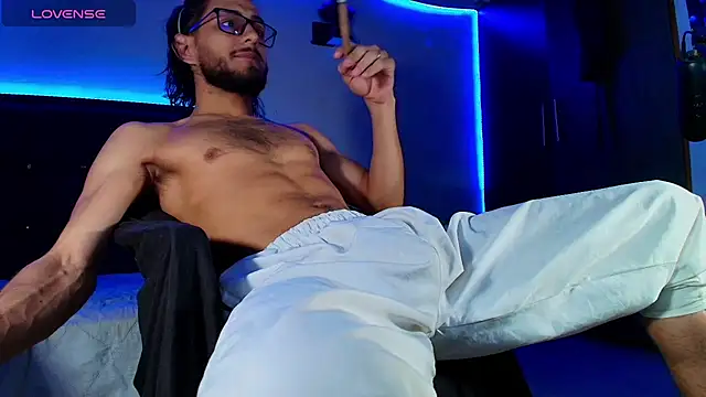 kuzzcoo online show from 11/03/25, 03:19