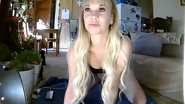 lyra rose online show from 12/21/25, 06:04